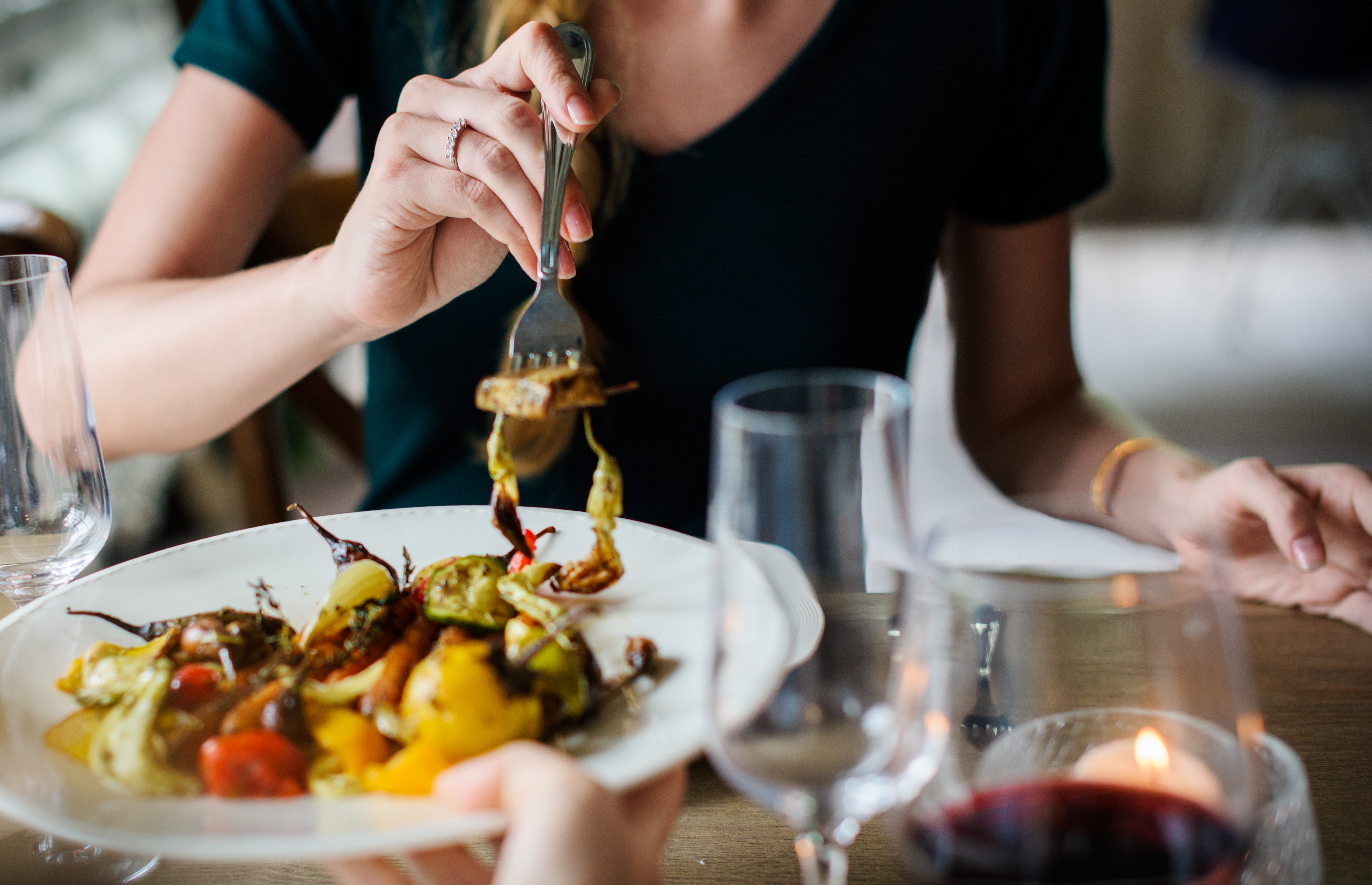 eating-at-restaurant